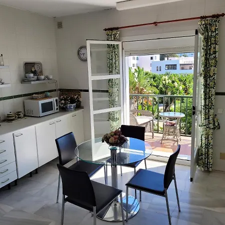 Beachfront Family In Puerto Banus Апартаменты