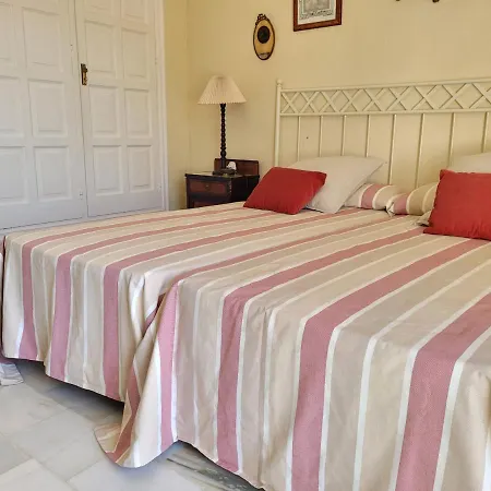 Beachfront Family In Puerto Banus Апартаменты Марбелья